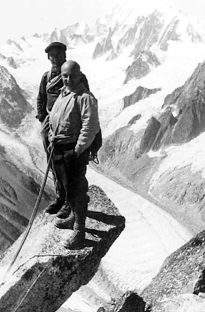 Deux alpinistes au dessus de la VallÃ©e Blanche Ã  Chamonix