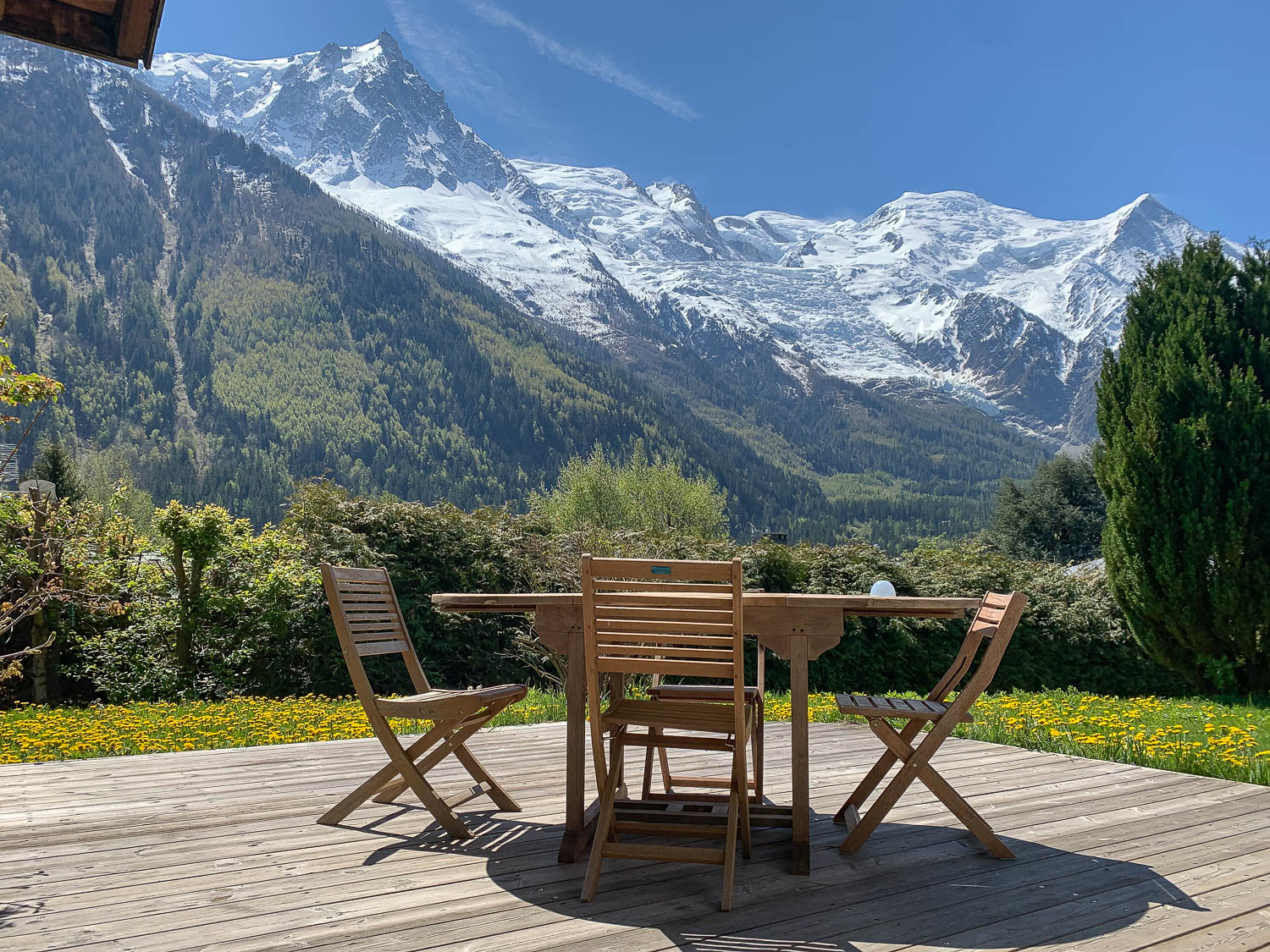 Belle terrace ensoleillée de chalet à vendre proche centre de Chamonix Belle terrace ensoleillée de chalet à vendre proche centre de Chamonix