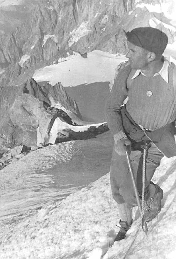 Lionel Terray avec vue de la vallÃ©e de Chamonix