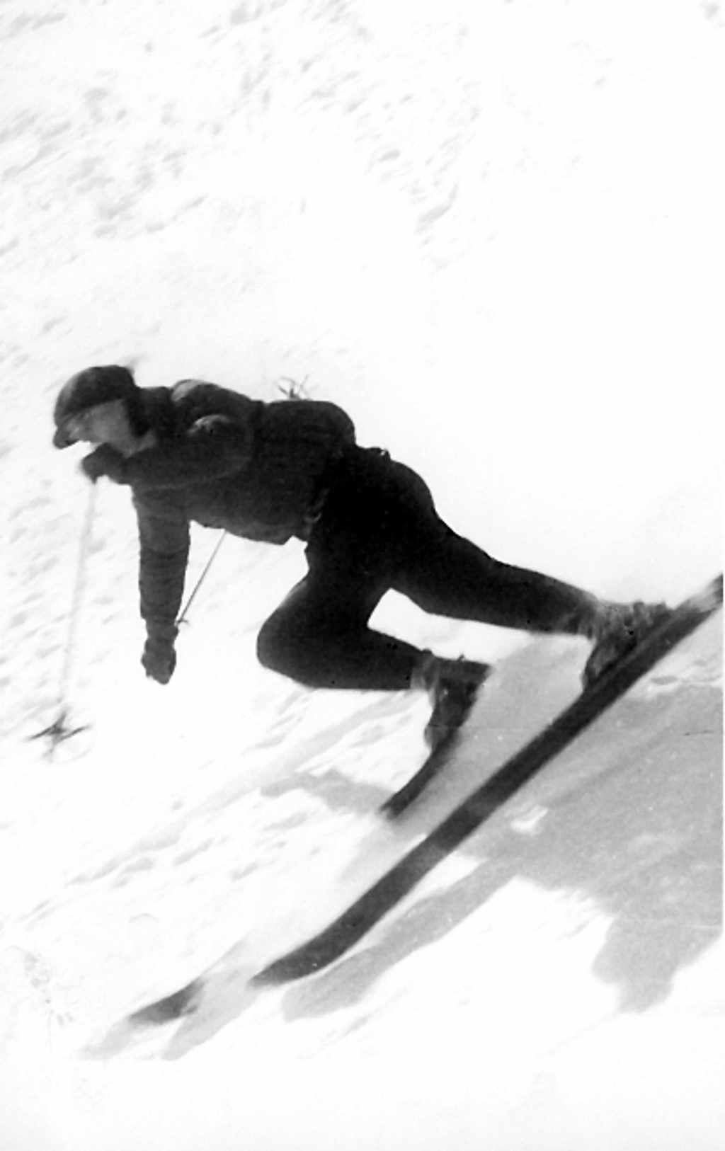 skieur en plein descente des pistes raides de Chamonix